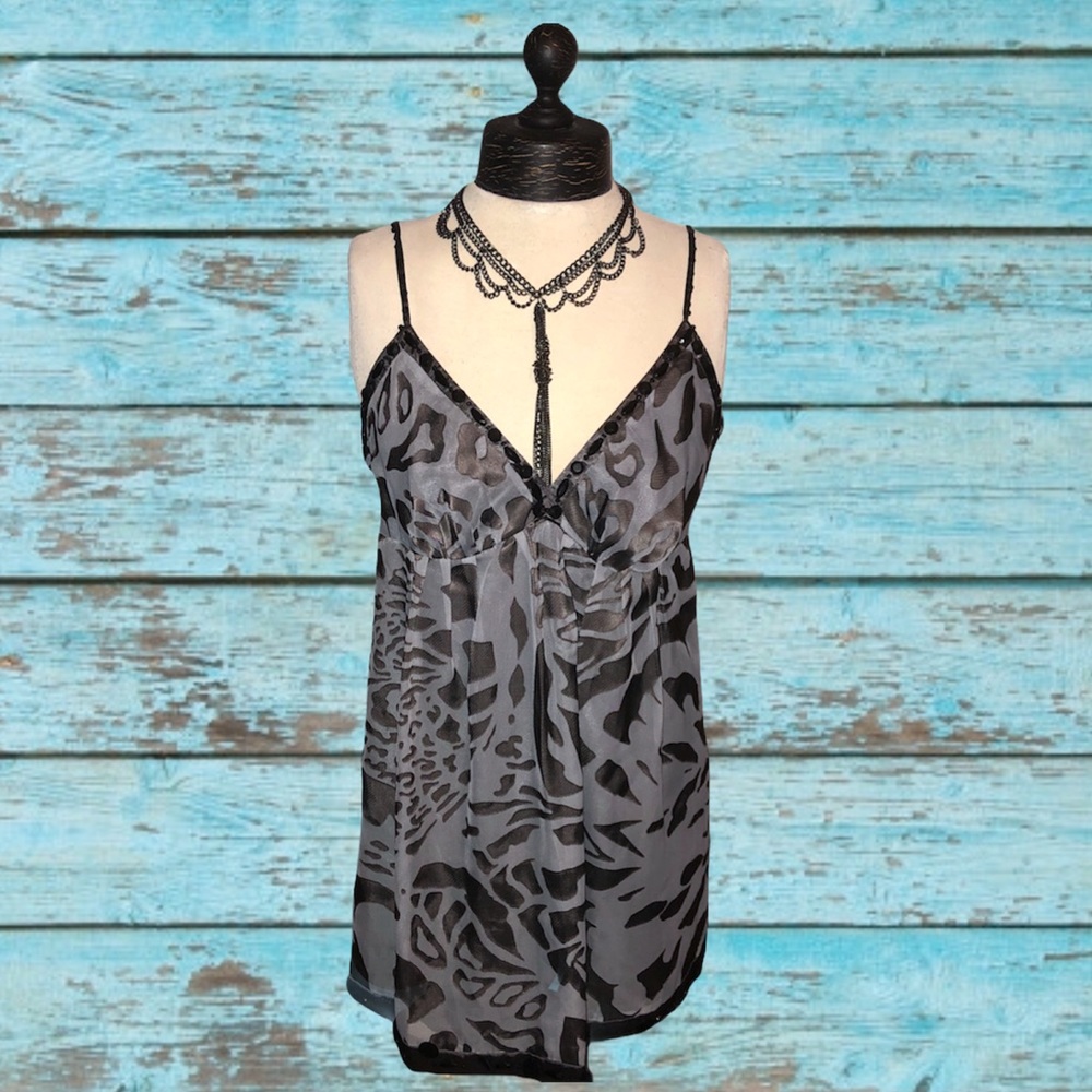 💜2/$12 Gray Flowy Beaded Tunic Top